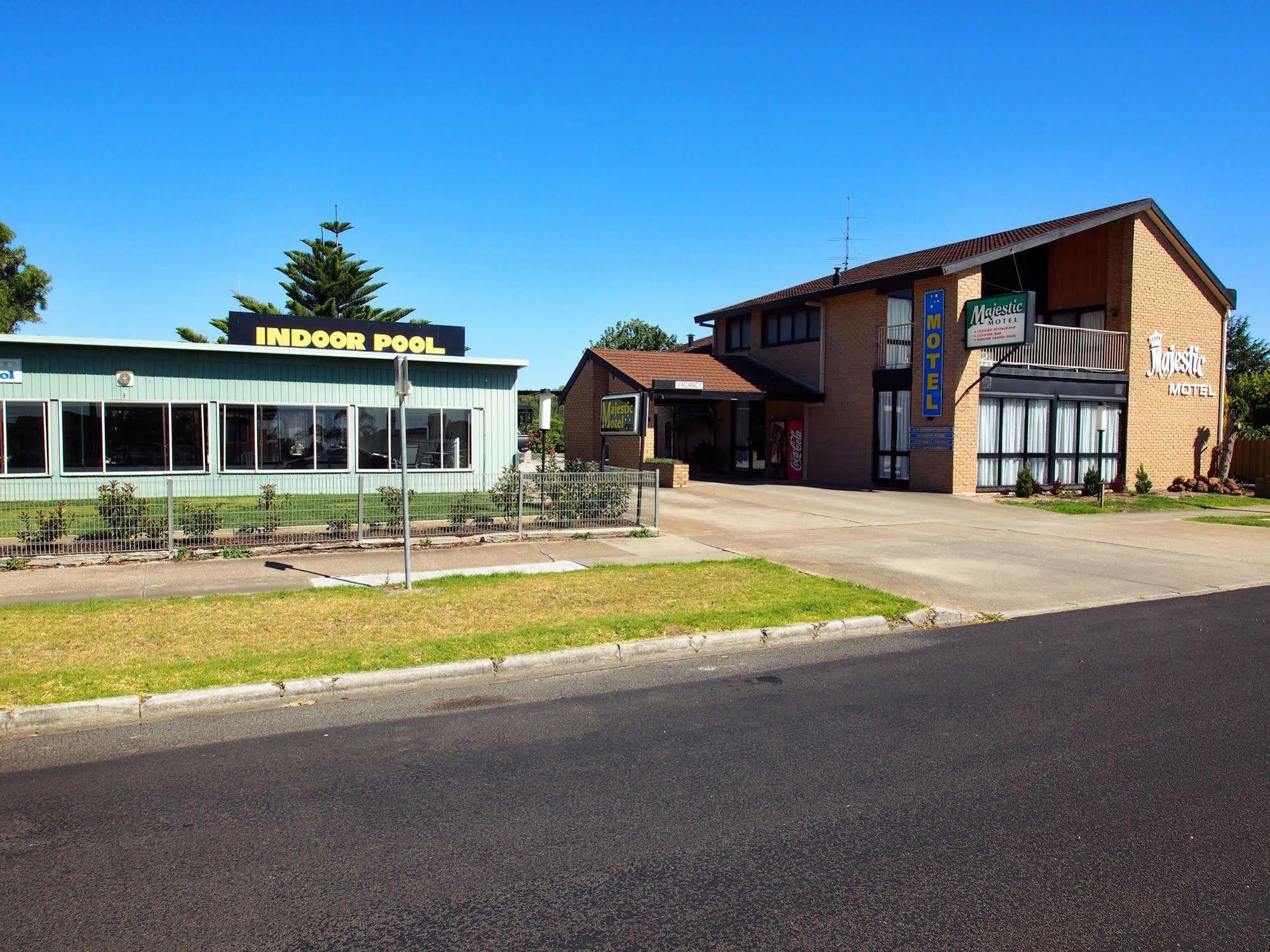 Majestic Motel Horsham Eksteriør billede
